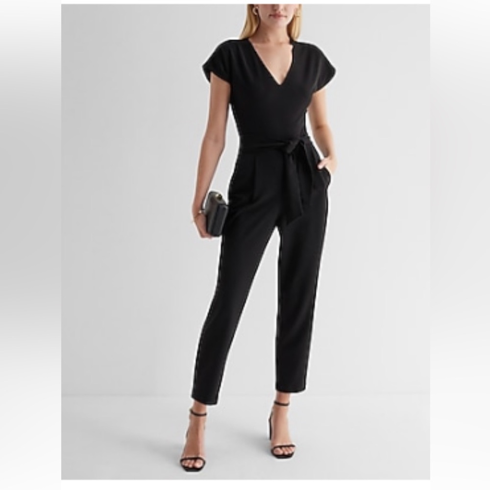 NWT V-Neck Tie Waist Straight
Leg Jumpsuit
Color: Pitch Black